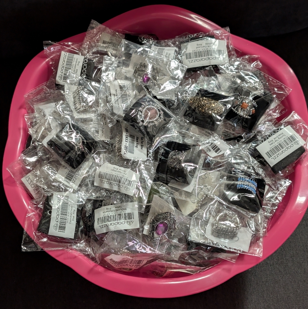 PAPARAZZI ACCESSORIES RING BUNDLE 100 PIECES RANDOM SELECTION STRETCHY BAND NEW!